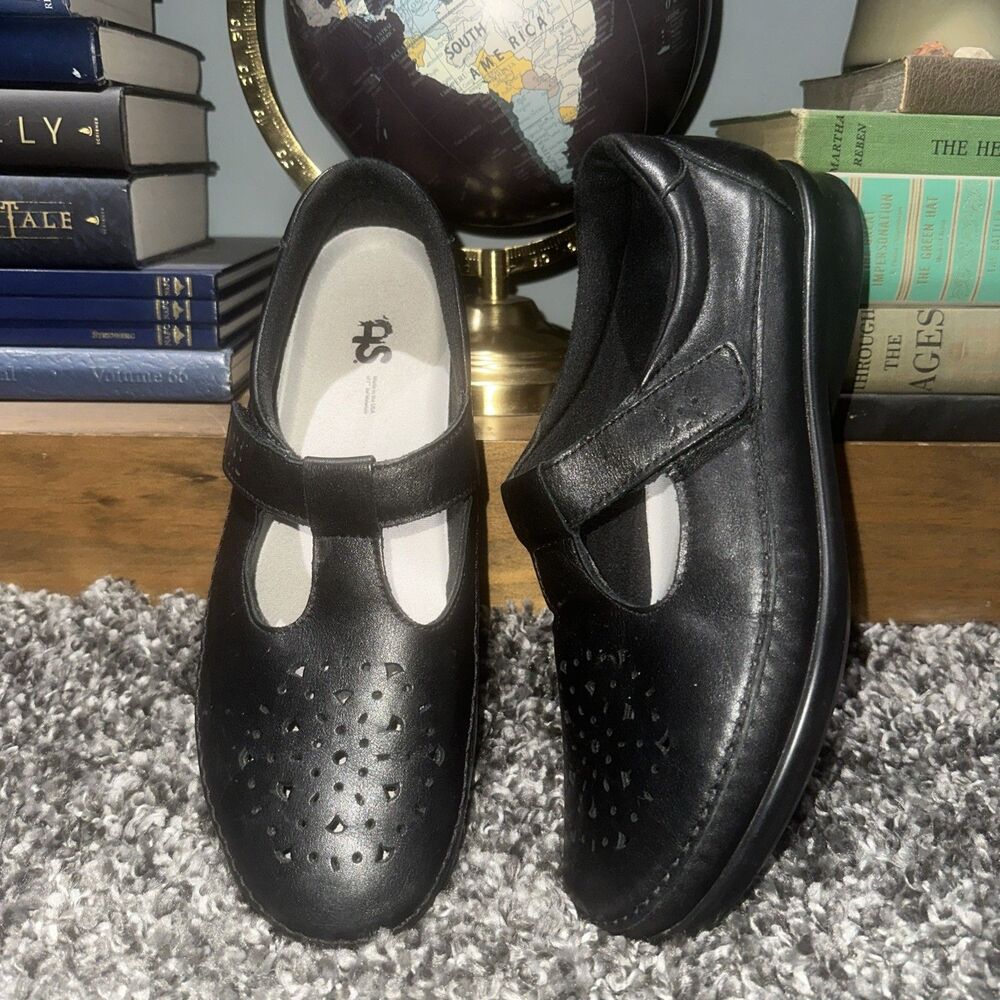 SAS Women's 11M Willow Black Smooth Mary Jane Walking Shoe Adjustable Strap